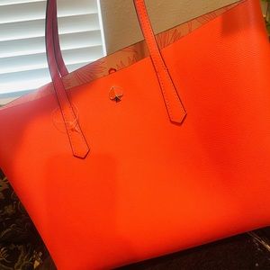 Kate spade double side, new it’s just missing the little bag, beautiful color